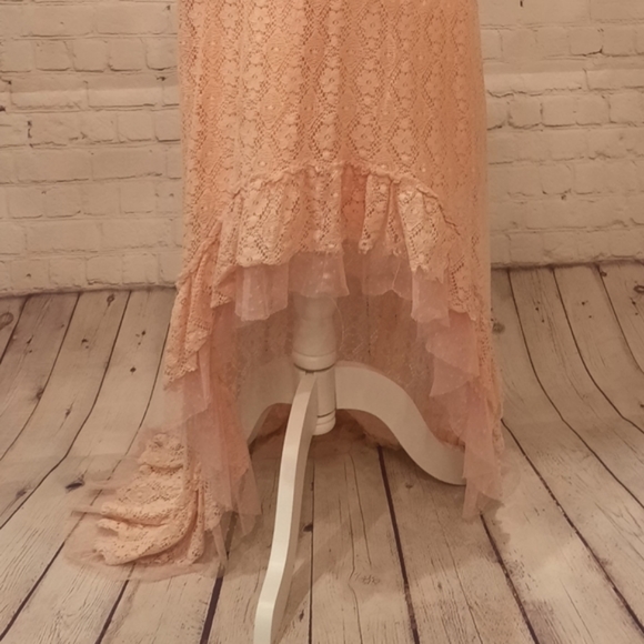 Peach Lace Sundress with ruffled trim & highlow hemline. Size Large - Picture 6 of 8